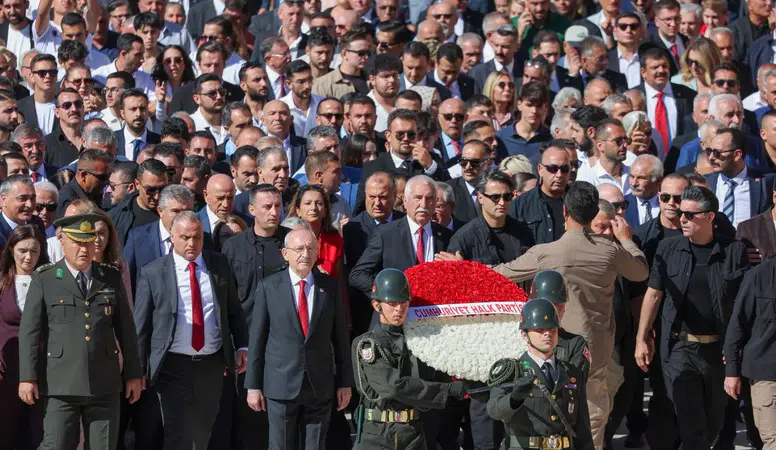 Kılıçdaroğlu'ndan Anıtkabir'de anlamlı mesaj: "Demokrasiyi taçlandırma sözü veriyoruz"