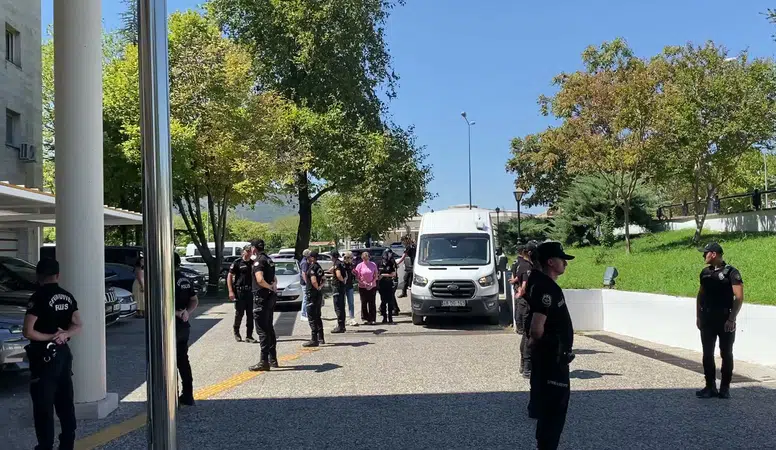 FETÖ suikast timi bağlantılı 10 şüpheli Muğla Adliyesi’ne sevk edildi