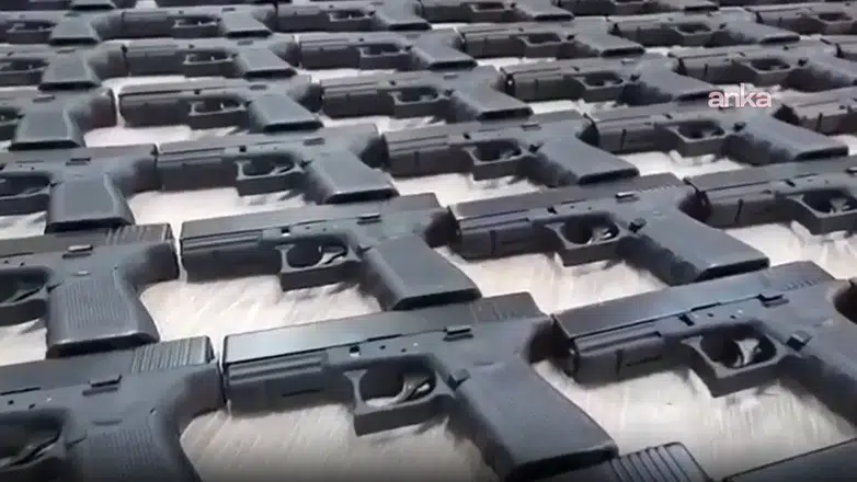 İstanbul ve Adana’da silah operasyonu: 1107 ruhsatsız tabanca ele geçirildi, 5 şüpheli yakalandı