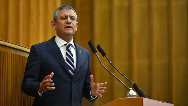 Özgür Özel’den CHP iktidarında okullar için, ücretsiz yemek, ücretsiz su ve güvenli eğitim sözü