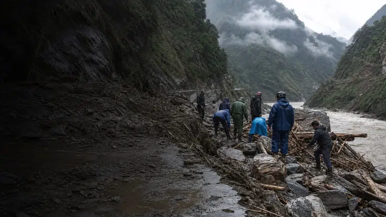 Himalayalar'da sel felaketinde kayıplar 1384'e ulaştı