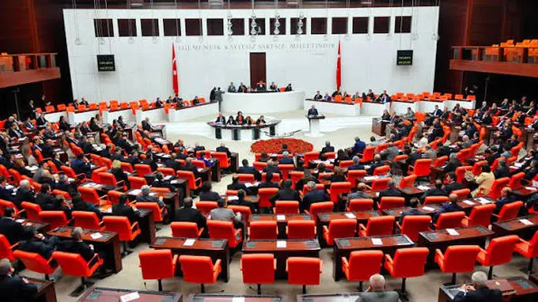 TBMM,  "çerçeve yasa" teklifi görüşmeleri için toplandı