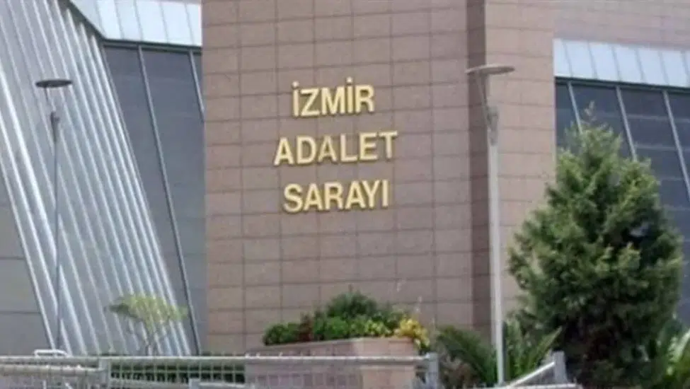 İzmir'de Suriye uyruklulara vatandaşlık işlemi usulsüzlüğü: 3 gözaltı!