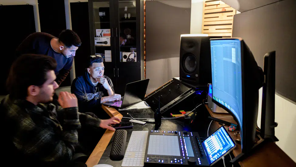 İzmir'de genç müzisyenlere ücretsiz stüdyo imkanı: Stüdyo Kültürpark büyük ilgi gördü!