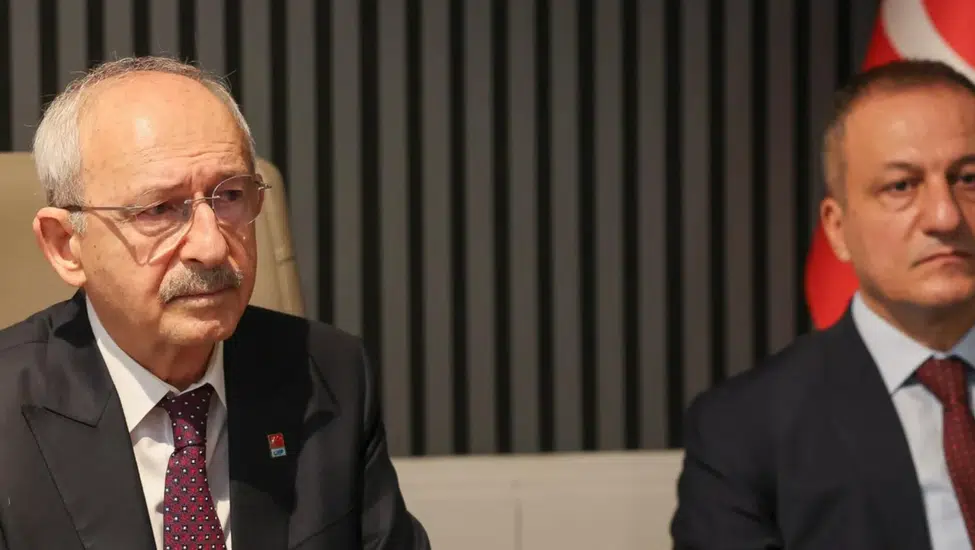 Kılıçdaroğlu Mersin Büyükşehir Belediyesi önünde konuştu: Vahap Seçer’e destek mesajı