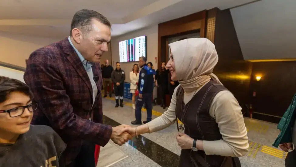 Yenişehir Belediye Başkanı Abdullah Özyiğit'ten bayram mesajı: "Hizmetin arkasında emek var"