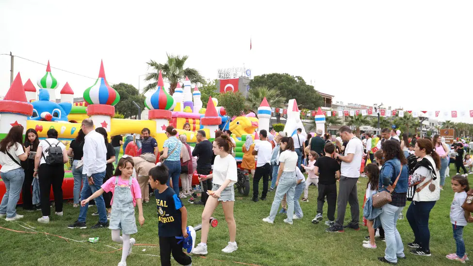 Burhaniye’de 23 Nisan coşkusu gün boyu sürecek: Çocuklar için şenlik alanı kurulacak