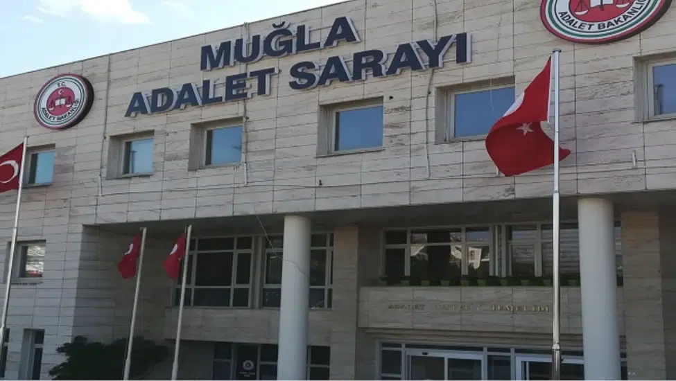 Yurt dışına kaçmaya çalışan 9 FETÖ şüphelisi ve kaptan adliyeye sevk edildi