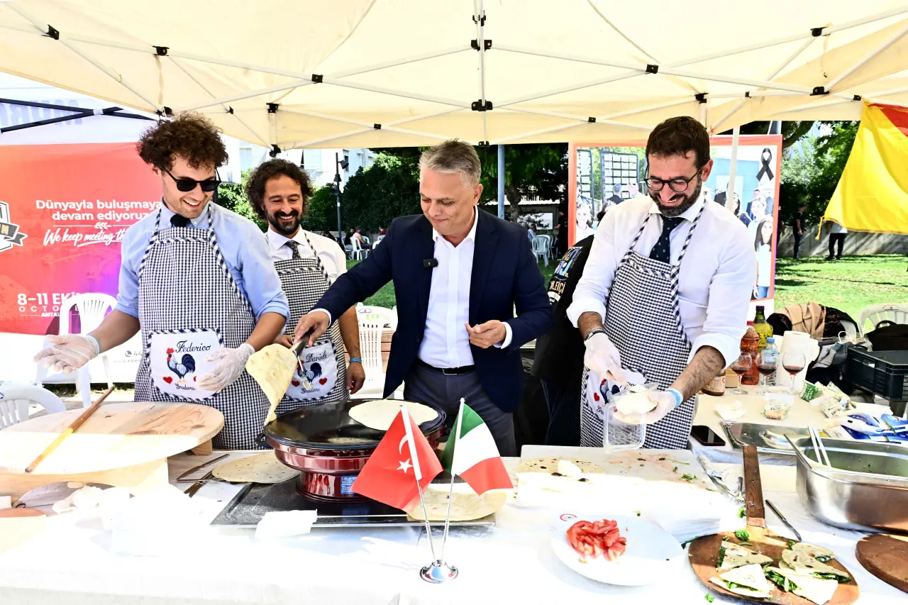 11. Uluslararası Kaleiçi Old Town Festivali Renki Karelere Sahne Oldu 23