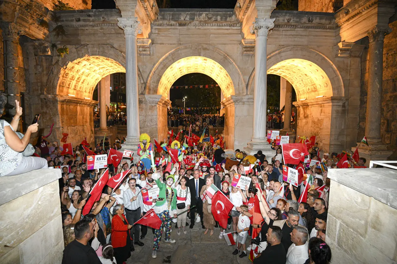 11. Uluslararası Kaleiçi Old Town Festivali Renki Karelere Sahne Oldu 7