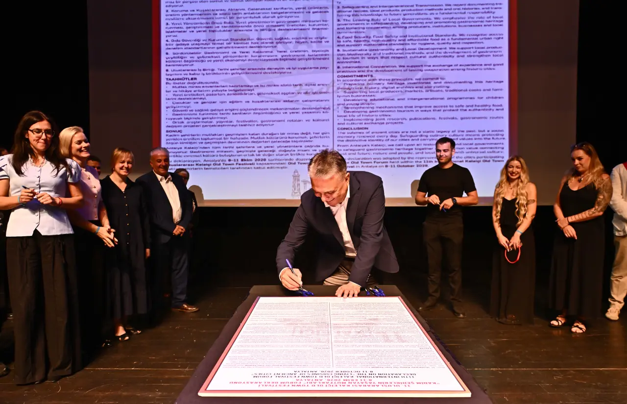 11. Uluslararası Kaleiçi Old Town Festivali Renki Karelere Sahne Oldu 25