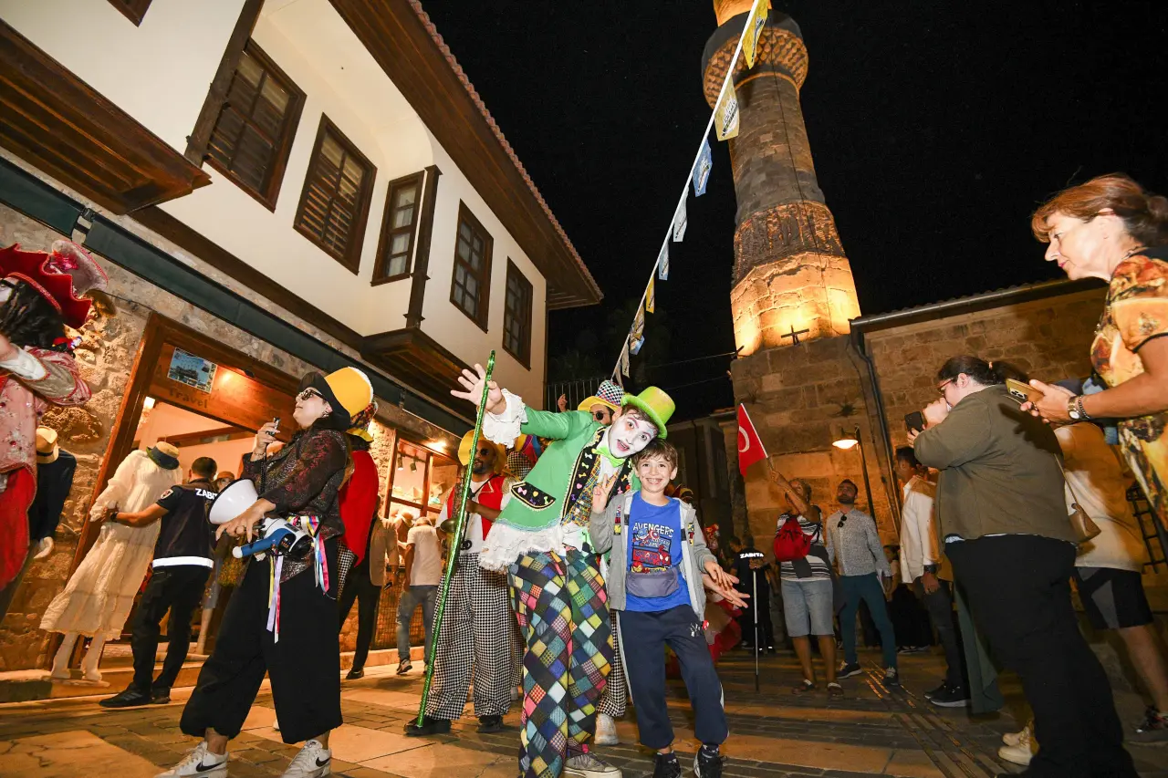 11. Uluslararası Kaleiçi Old Town Festivali Renki Karelere Sahne Oldu 9