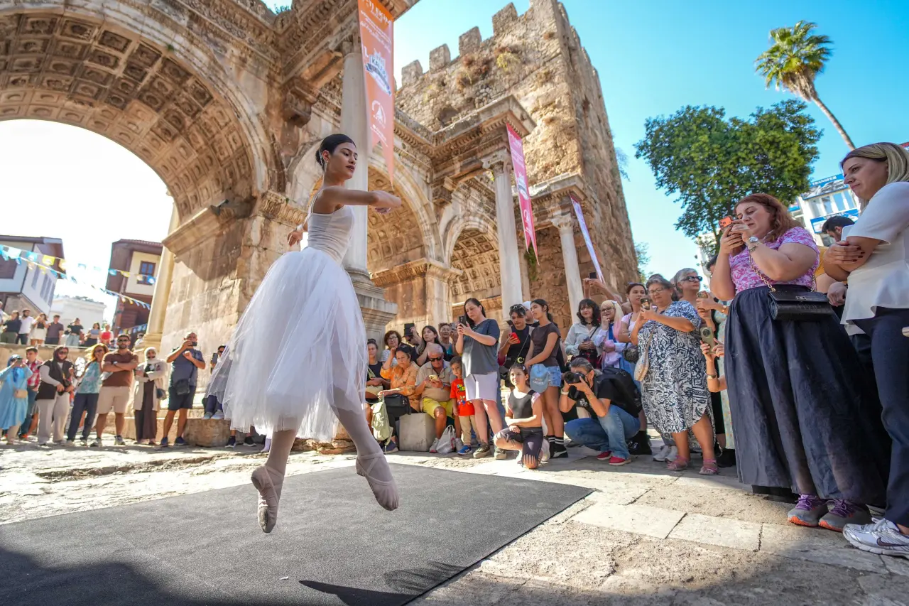 11. Uluslararası Kaleiçi Old Town Festivali Renki Karelere Sahne Oldu 15