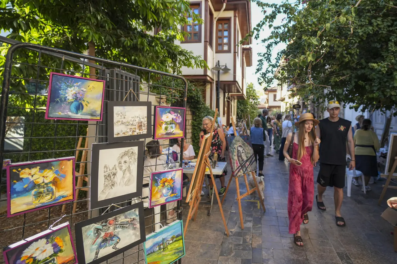 11. Uluslararası Kaleiçi Old Town Festivali Renki Karelere Sahne Oldu 11