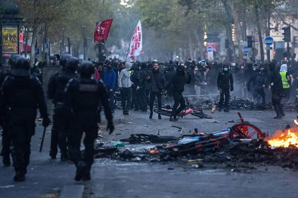 Gilets Jaunes Join French School Protestors For Weekend Of Action
