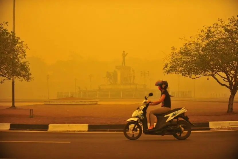 Akibat Kabut Asap, Bicara di Ruang Terbuka Bikin Sakit Tenggorokan | Republika Online