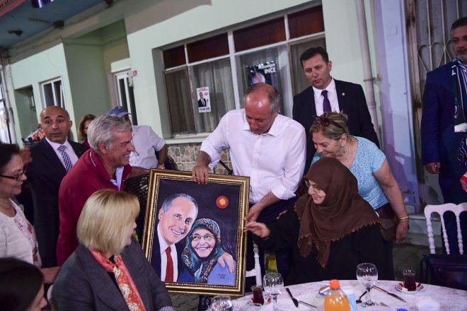 CHP'nin Cumhurbaşkanı Adayı Muharrem İnce, iftar yemeğinde 26