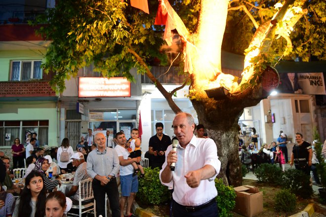 CHP'nin Cumhurbaşkanı Adayı Muharrem İnce, iftar yemeğinde 21
