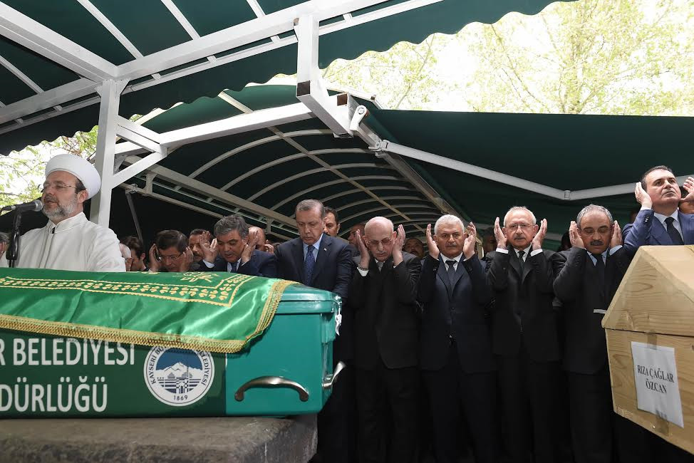 Kılıçdaroğlu Abdullah Gül'ü Babasının Cenazesine Katıldı 2