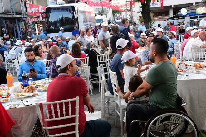 CHP'nin Cumhurbaşkanı Adayı Muharrem İnce, iftar yemeğinde 13