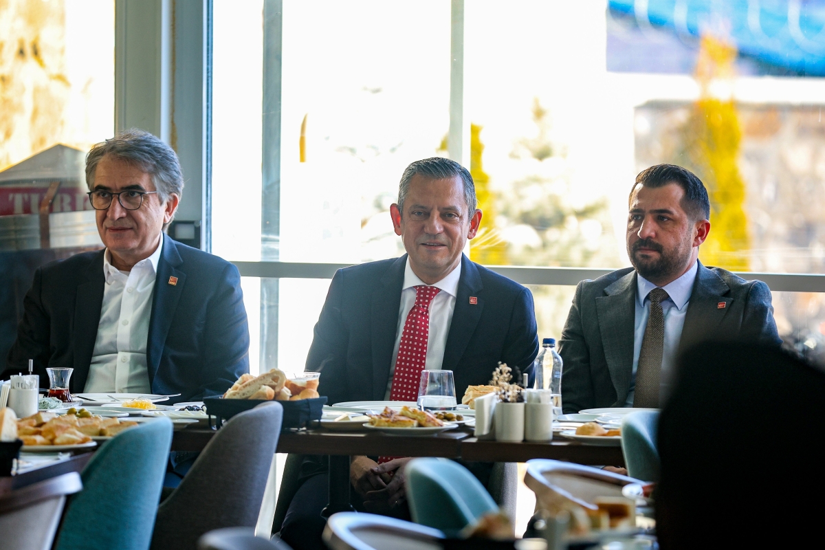 CHP Genel Başkanı Özgür Özel, Kars’ta Sivil Toplum Kuruluşları ile kahvaltıda bir araya geldi. 1
