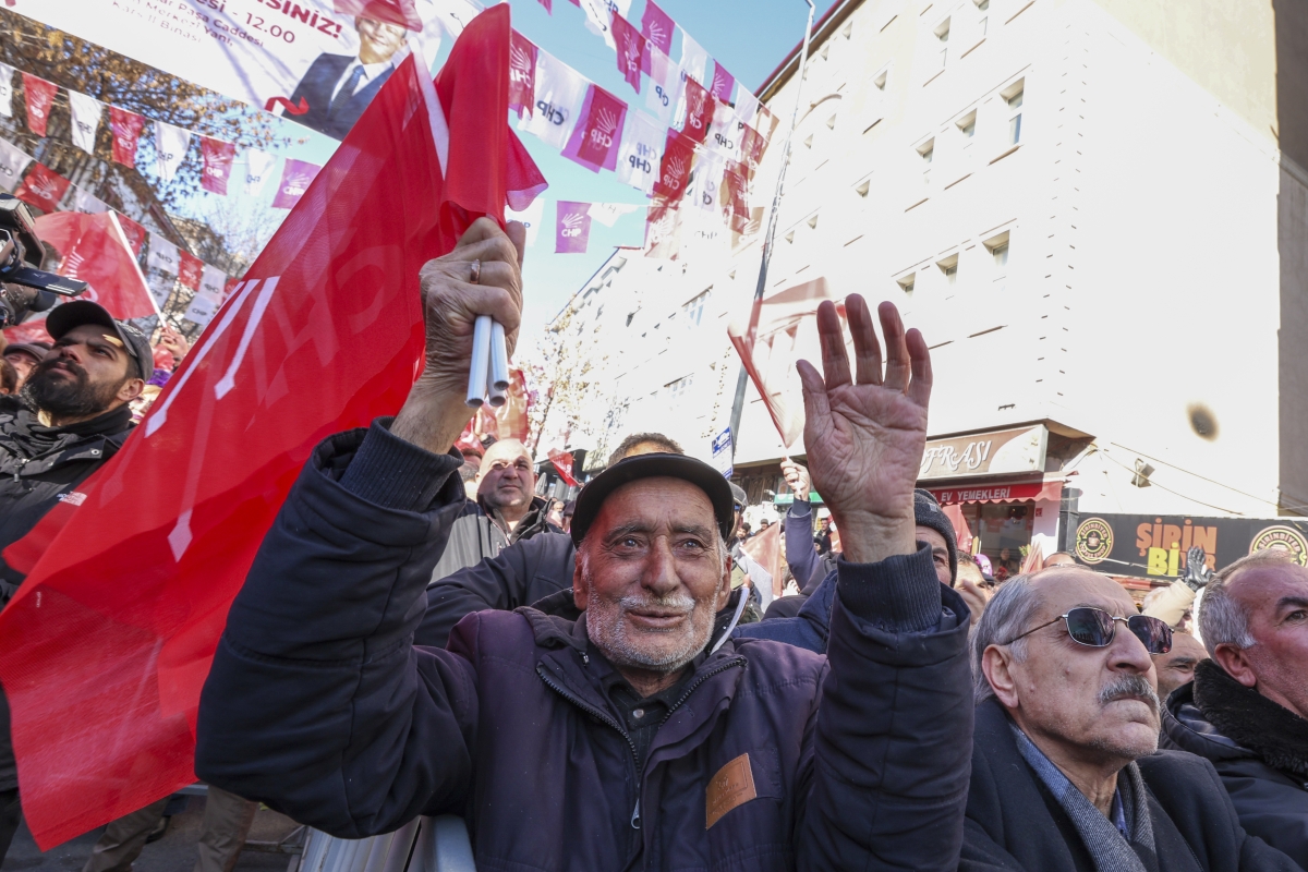 CHP Genel Başkanı Özgür Özel Kars İl Başkanlığının açılışını gerçekleştirdi 3
