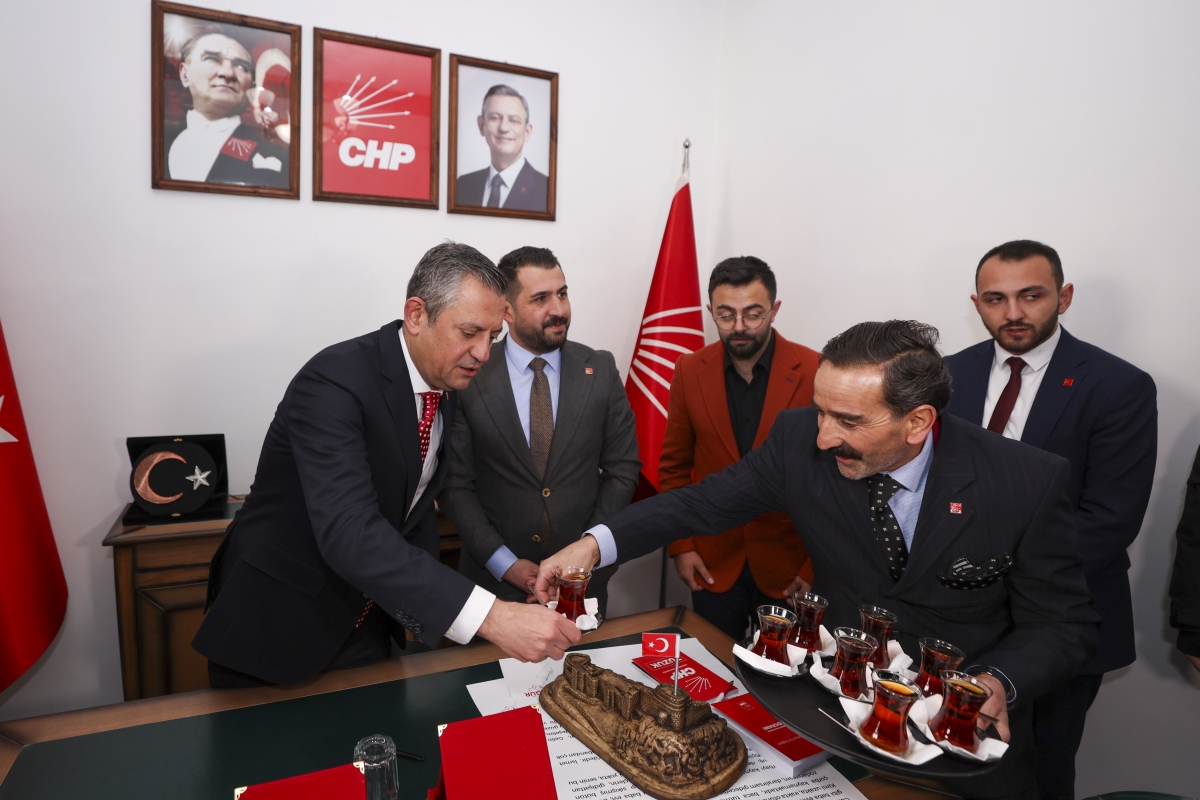 CHP Genel Başkanı Özgür Özel Kars İl Başkanlığının açılışını gerçekleştirdi 8