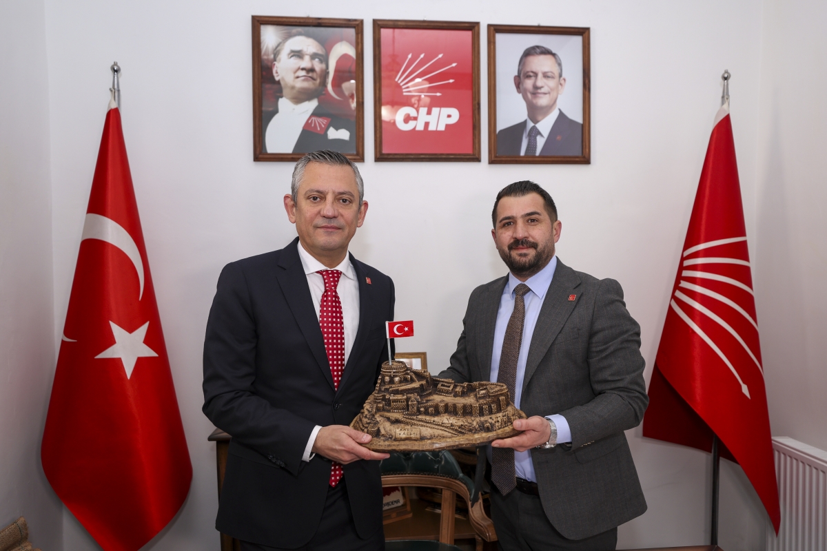 CHP Genel Başkanı Özgür Özel Kars İl Başkanlığının açılışını gerçekleştirdi 9