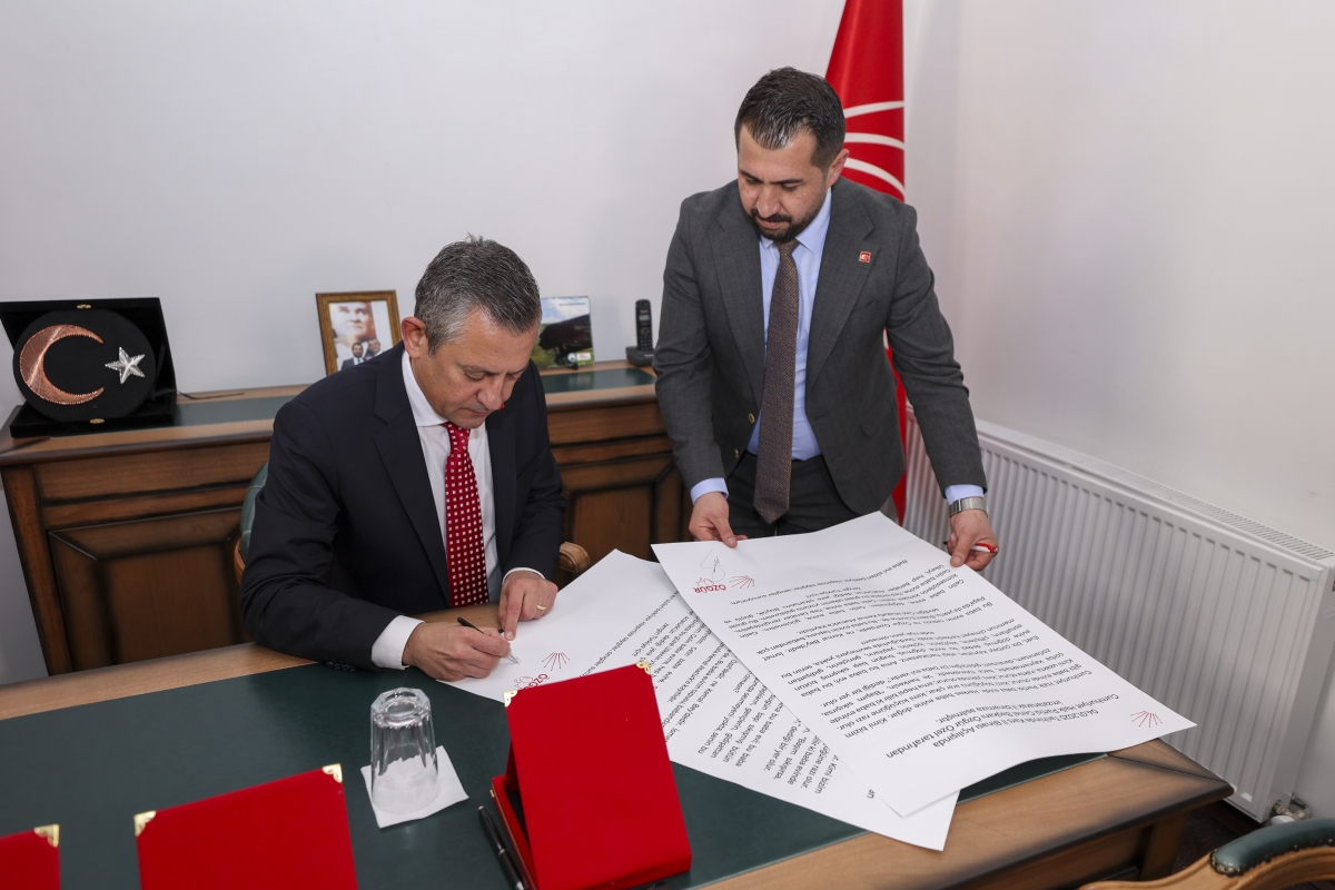 CHP Genel Başkanı Özgür Özel Kars İl Başkanlığının açılışını gerçekleştirdi 11