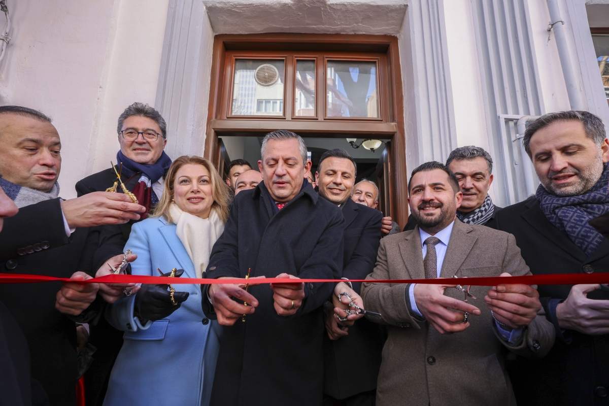 CHP Genel Başkanı Özgür Özel Kars İl Başkanlığının açılışını gerçekleştirdi 14