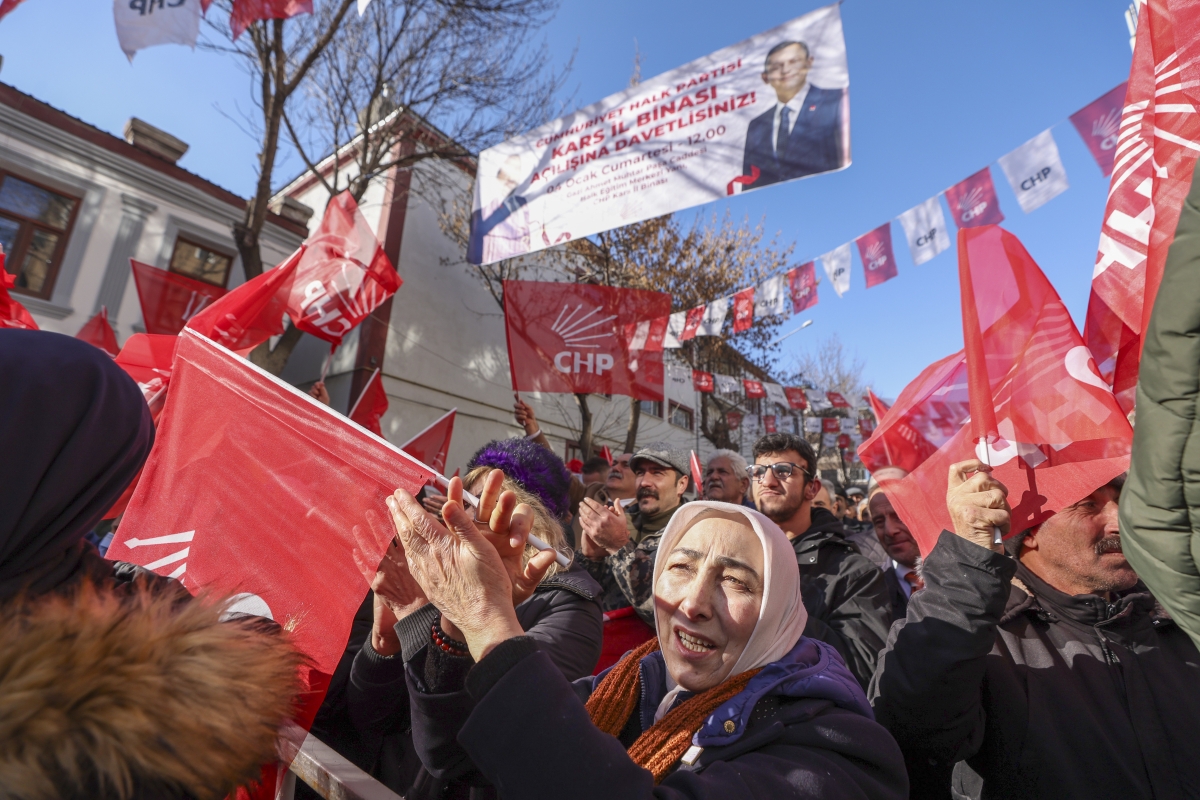CHP Genel Başkanı Özgür Özel Kars İl Başkanlığının açılışını gerçekleştirdi 16