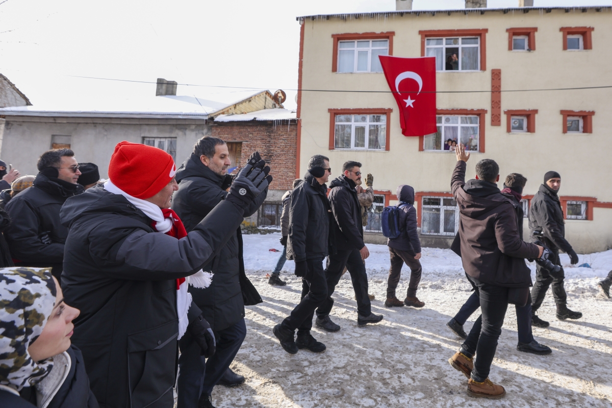 	CHP Genel Başkanı Özgür Özel, Sarıkamış harekatının 110.yıldönümü nedeniyle düzenlenen Sarıkamış Şehitleri Anma Yürüyüşü ve Anma Törenine katıldı 3