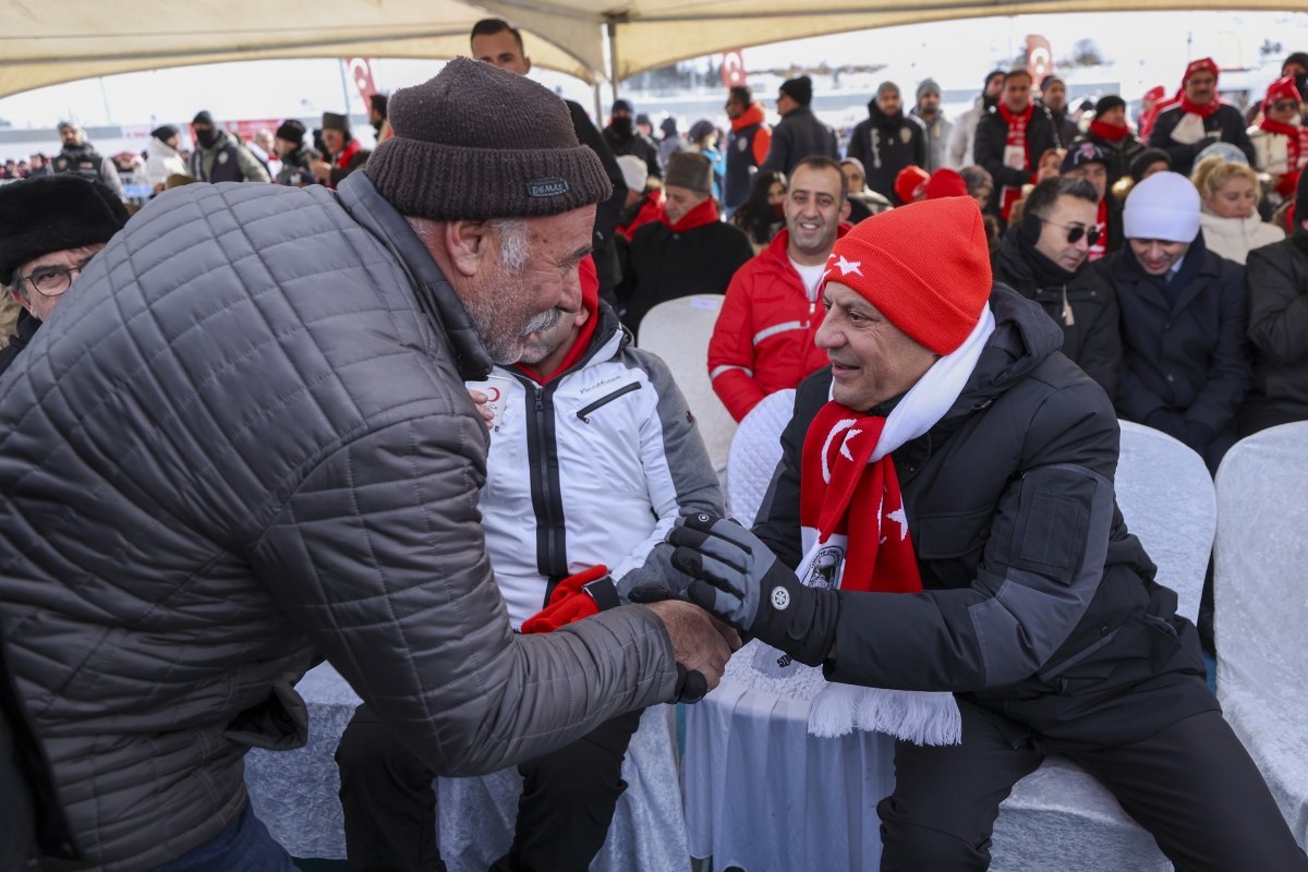 	CHP Genel Başkanı Özgür Özel, Sarıkamış harekatının 110.yıldönümü nedeniyle düzenlenen Sarıkamış Şehitleri Anma Yürüyüşü ve Anma Törenine katıldı 7