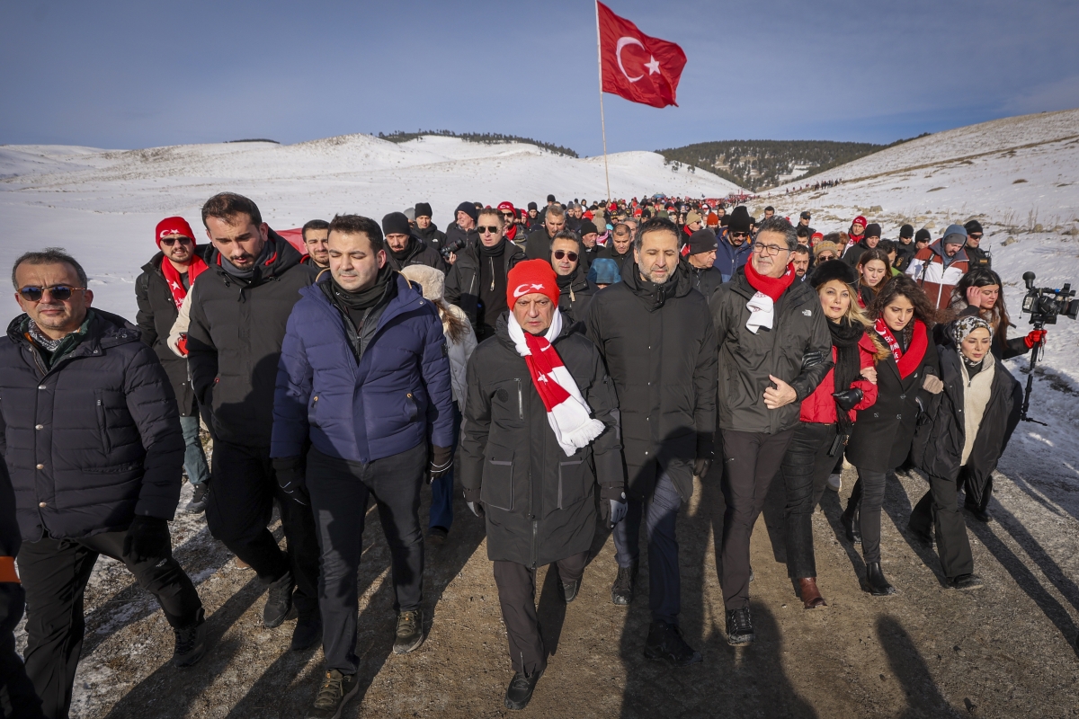 	CHP Genel Başkanı Özgür Özel, Sarıkamış harekatının 110.yıldönümü nedeniyle düzenlenen Sarıkamış Şehitleri Anma Yürüyüşü ve Anma Törenine katıldı 8