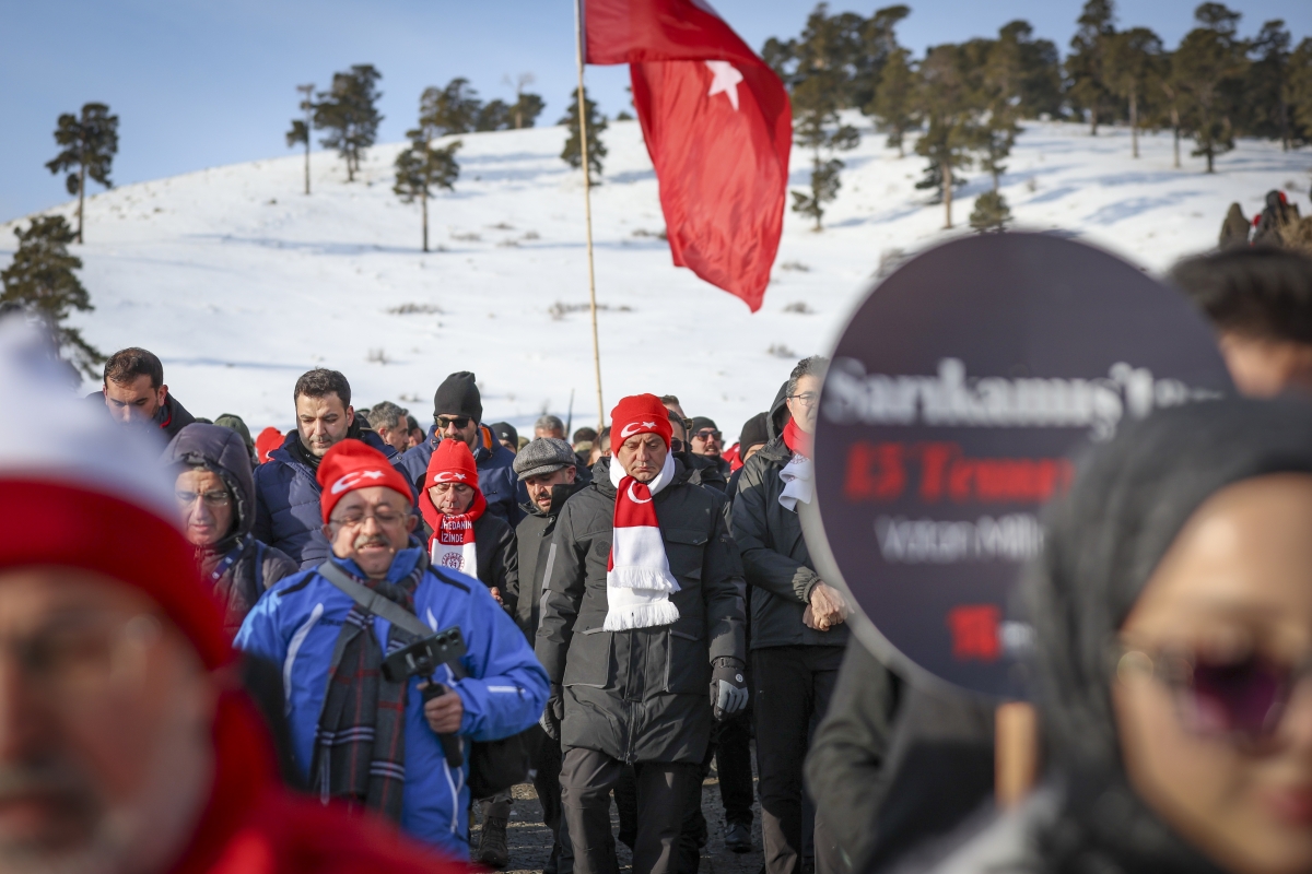 	CHP Genel Başkanı Özgür Özel, Sarıkamış harekatının 110.yıldönümü nedeniyle düzenlenen Sarıkamış Şehitleri Anma Yürüyüşü ve Anma Törenine katıldı 9