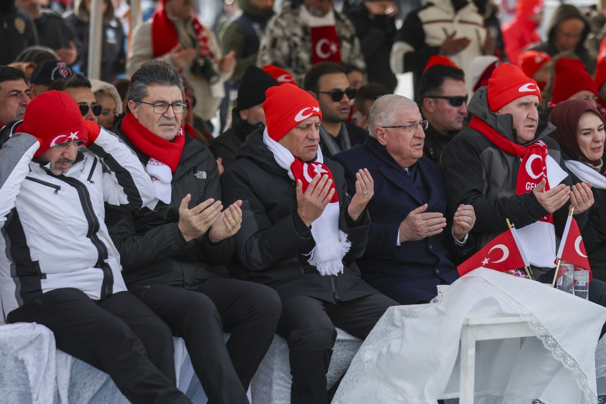 	CHP Genel Başkanı Özgür Özel, Sarıkamış harekatının 110.yıldönümü nedeniyle düzenlenen Sarıkamış Şehitleri Anma Yürüyüşü ve Anma Törenine katıldı 11