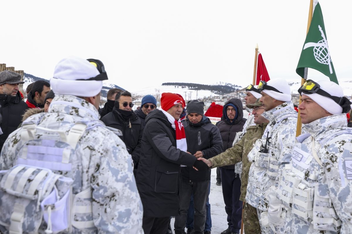 	CHP Genel Başkanı Özgür Özel, Sarıkamış harekatının 110.yıldönümü nedeniyle düzenlenen Sarıkamış Şehitleri Anma Yürüyüşü ve Anma Törenine katıldı 14