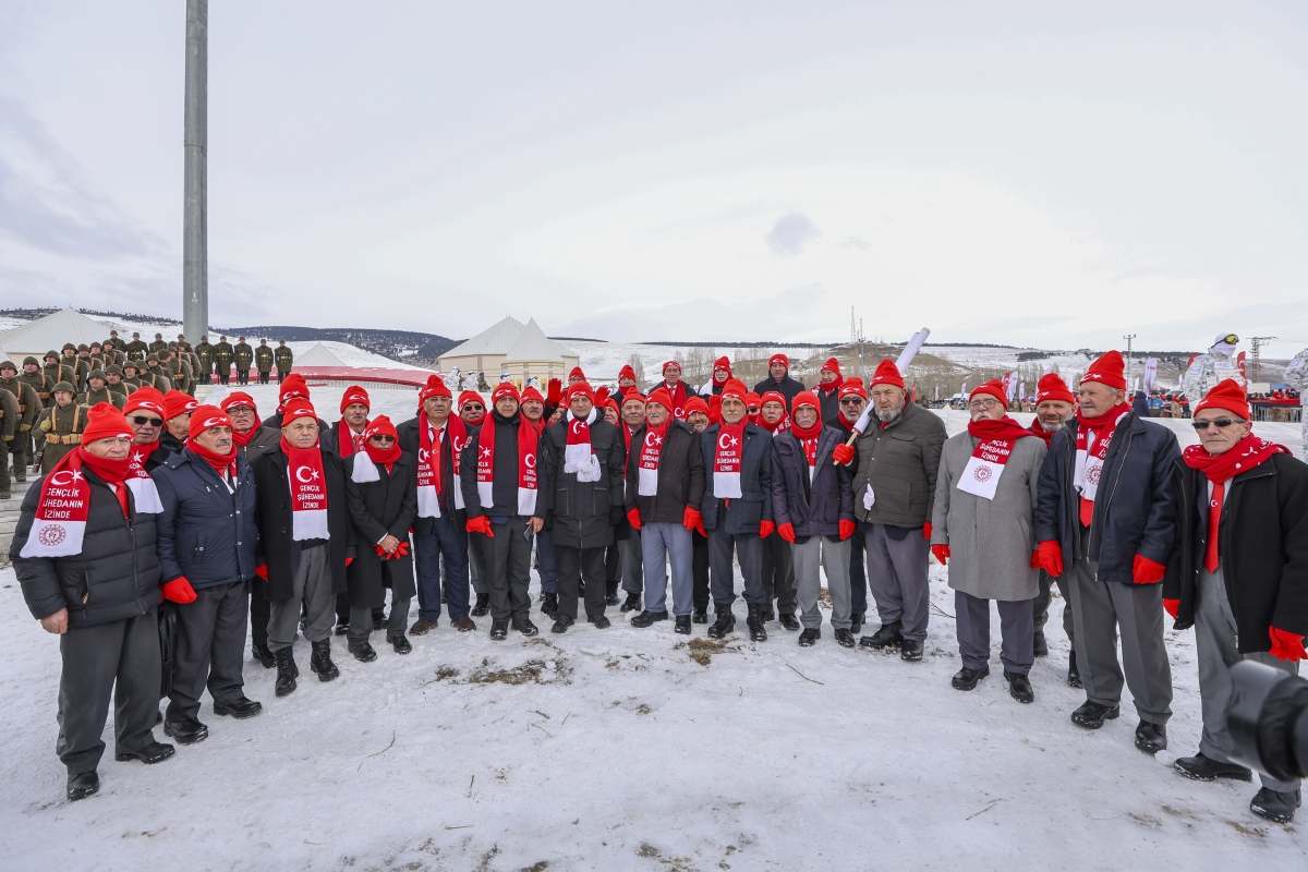 	CHP Genel Başkanı Özgür Özel, Sarıkamış harekatının 110.yıldönümü nedeniyle düzenlenen Sarıkamış Şehitleri Anma Yürüyüşü ve Anma Törenine katıldı 15