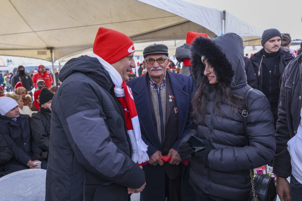 	CHP Genel Başkanı Özgür Özel, Sarıkamış harekatının 110.yıldönümü nedeniyle düzenlenen Sarıkamış Şehitleri Anma Yürüyüşü ve Anma Törenine katıldı 18