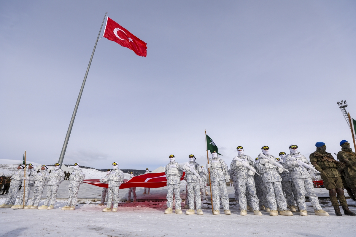 	CHP Genel Başkanı Özgür Özel, Sarıkamış harekatının 110.yıldönümü nedeniyle düzenlenen Sarıkamış Şehitleri Anma Yürüyüşü ve Anma Törenine katıldı 21