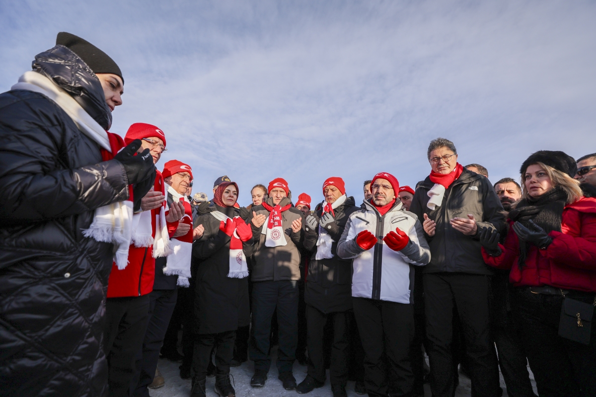 	CHP Genel Başkanı Özgür Özel, Sarıkamış harekatının 110.yıldönümü nedeniyle düzenlenen Sarıkamış Şehitleri Anma Yürüyüşü ve Anma Törenine katıldı 25