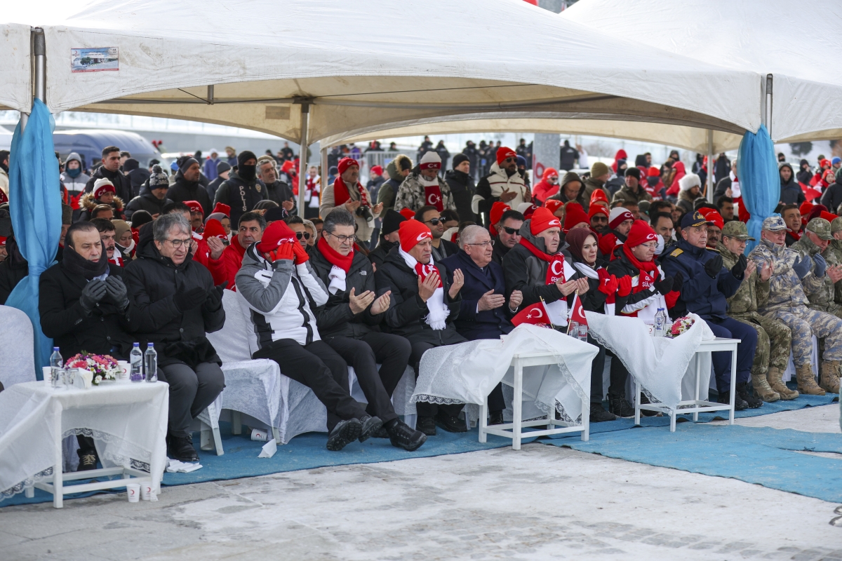 	CHP Genel Başkanı Özgür Özel, Sarıkamış harekatının 110.yıldönümü nedeniyle düzenlenen Sarıkamış Şehitleri Anma Yürüyüşü ve Anma Törenine katıldı 27