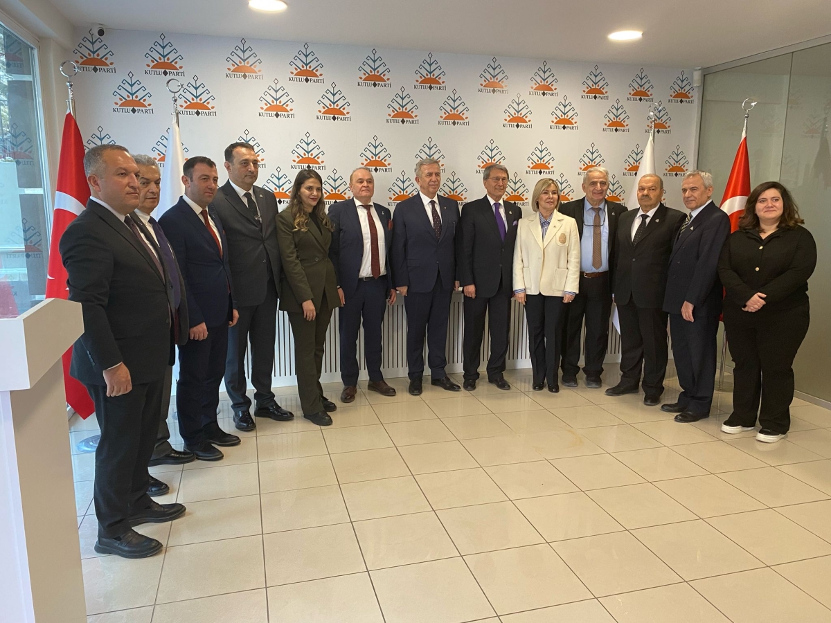 Ankara Büyükşehir Belediye Başkanı Mansur Yavaş Kutlu Parti Genel Başkanı Yusuf Halaçoğlu'nu ziyaret etti 3