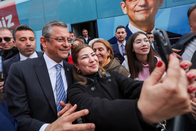 Cumhuriyet Halk Partisi Genel Başkanı Özgür Özel, Giresun’da düzenlenen halk buluşmasında vatandaşlara hitap etti. 8