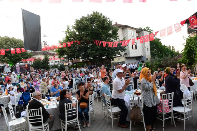 CHP'nin Cumhurbaşkanı Adayı Muharrem İnce, iftar yemeğinde 8