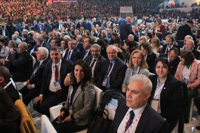 CHP KURULTAYINDAN KARELER 323