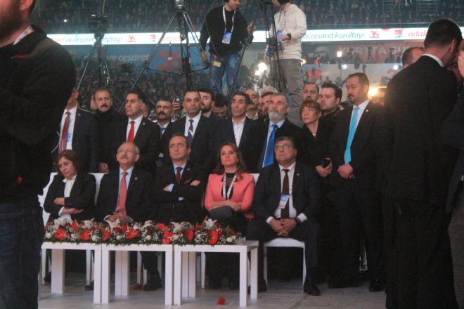 CHP KURULTAYINDAN KARELER 210