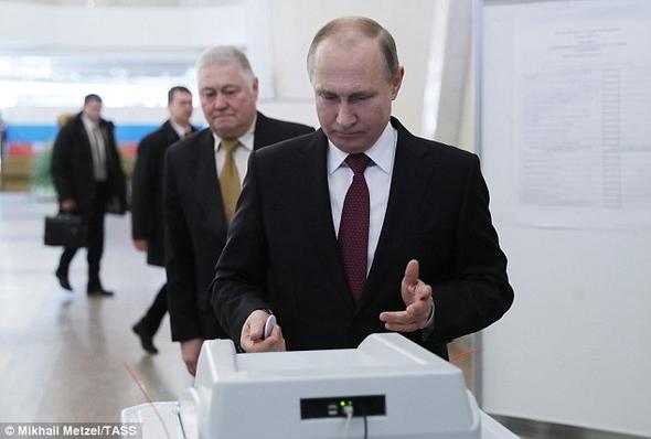 Putin'in gizli aşkı sandık başında ortaya çıktı 11