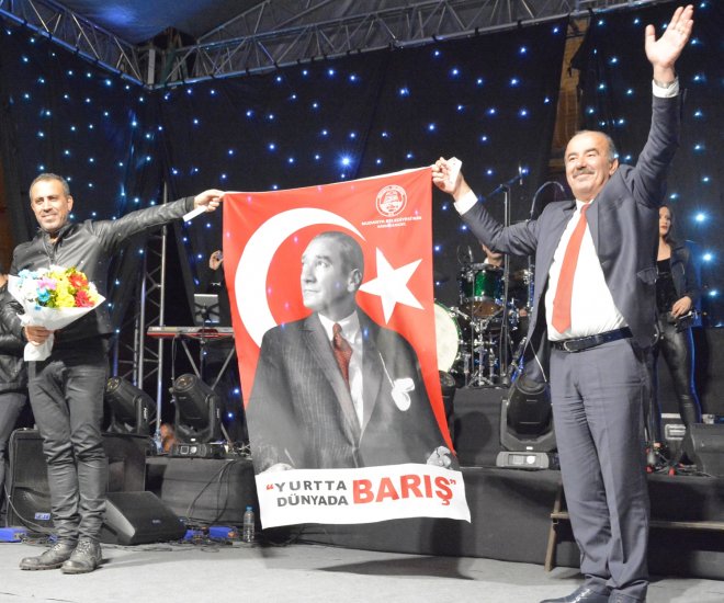 MÜTAREKE KUTLAMALARINA HALUK LEVENT İLE COŞKULU FİNAL 2