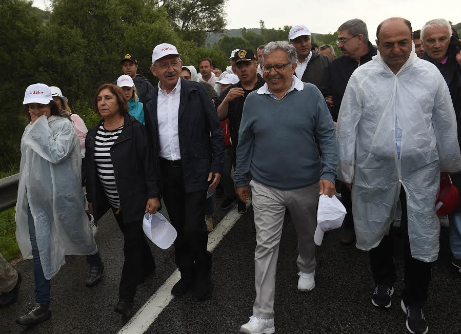 Zülfü Livaneli Adalet Yürüyüşü'nde 6